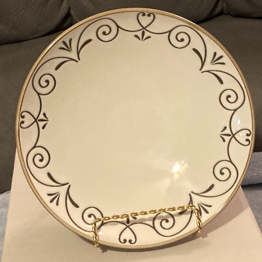 2004 Mikasa Tuscan Scroll White Pasta/Soup Bowl-1 Soup Bowl-8" Dia-New with Tags